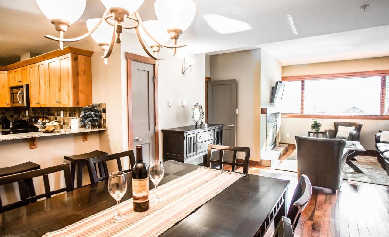 The Lookout - Top Floor Corner Unit With Stunning Views Villa Canmore Ngoại thất bức ảnh