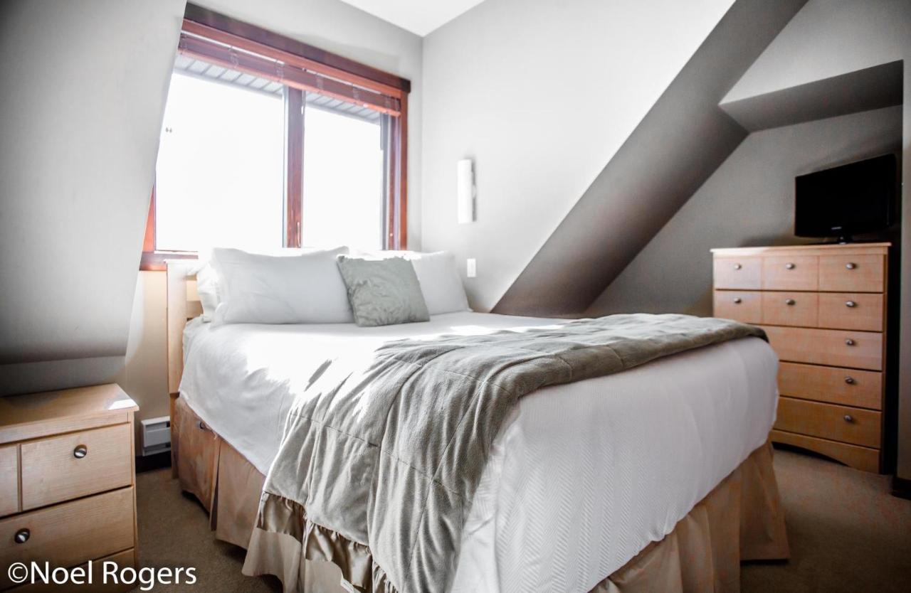 The Lookout - Top Floor Corner Unit With Stunning Views Villa Canmore Ngoại thất bức ảnh
