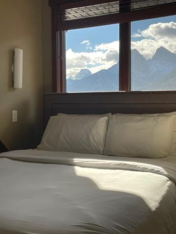 The Lookout - Top Floor Corner Unit With Stunning Views Villa Canmore Ngoại thất bức ảnh