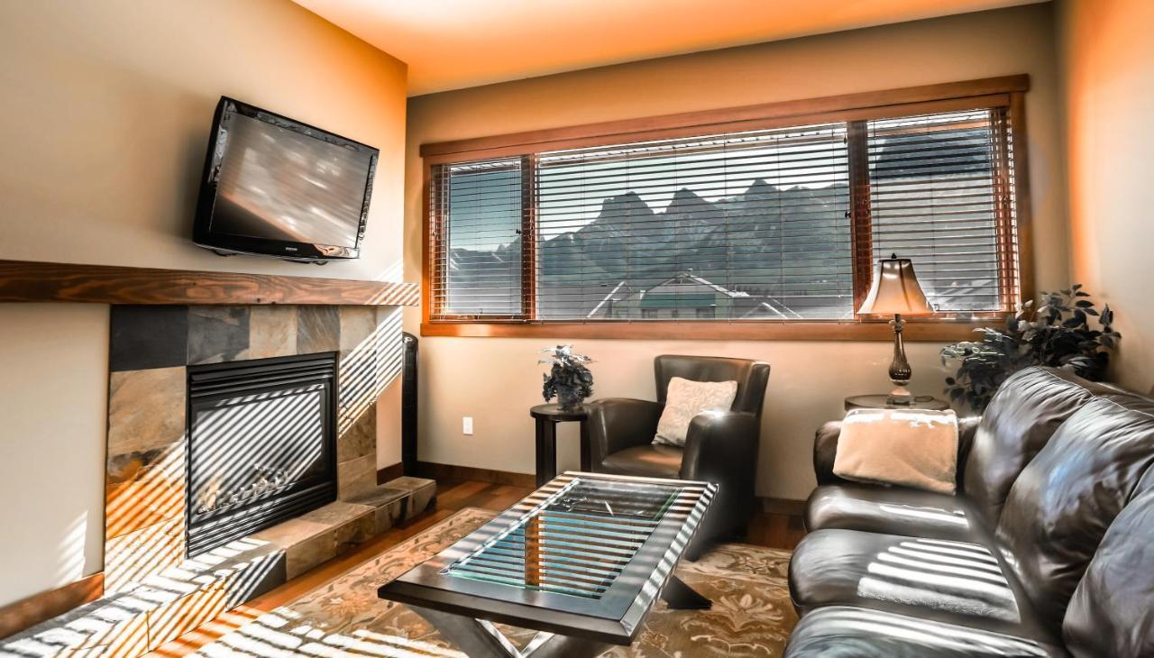 The Lookout - Top Floor Corner Unit With Stunning Views Villa Canmore Ngoại thất bức ảnh